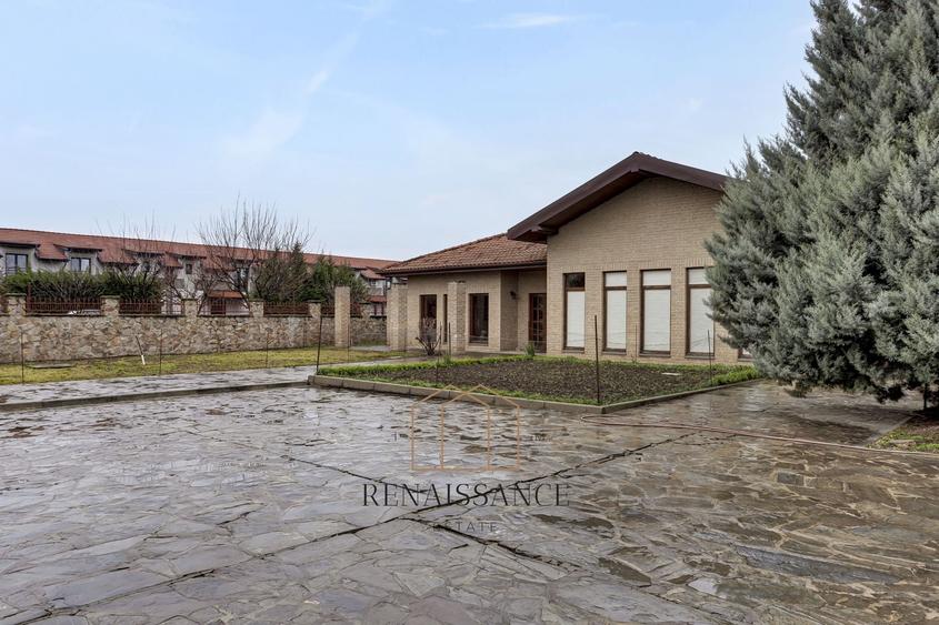Casă individuală cu 14 camere cu Piscina în Plopi