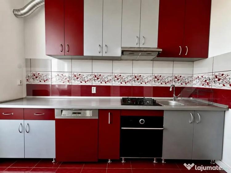 Apartament cu 4 camere decomandat în Central
