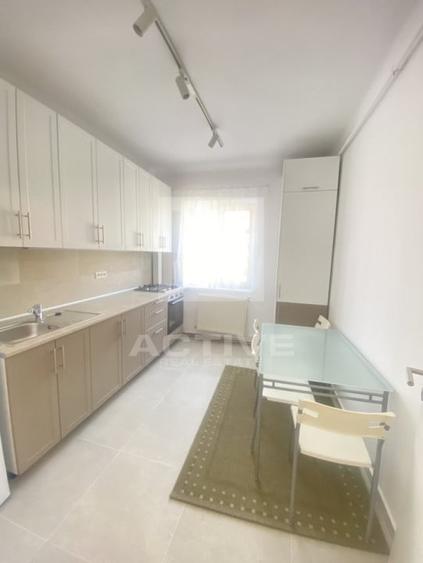 Apartament cu 2 camere decomandat, mobilat în Central