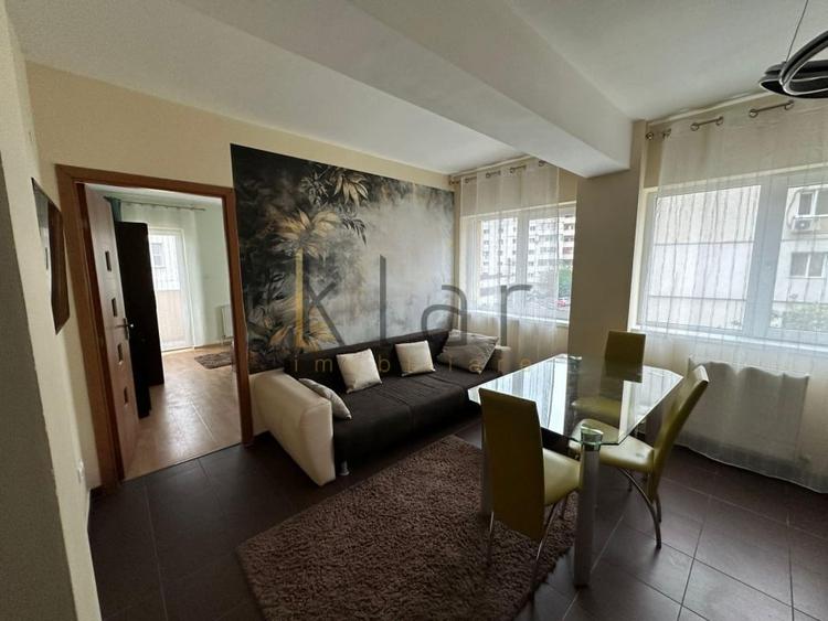 Apartament cu 3 camere semidecomandat, mobilat în Central