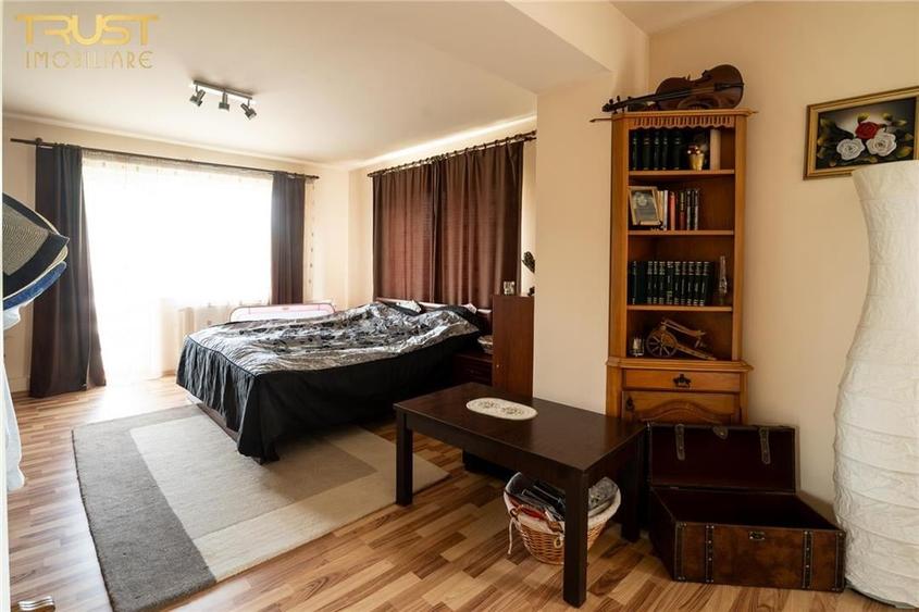 Apartament cu 9 camere semidecomandat în Central