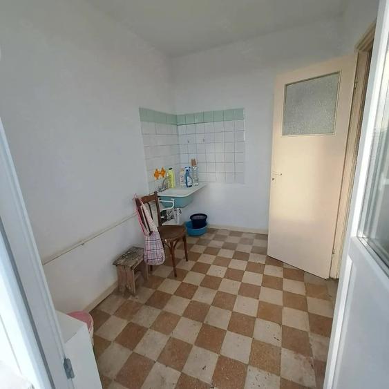 Apartament cu 2 camere semidecomandat în Grivița