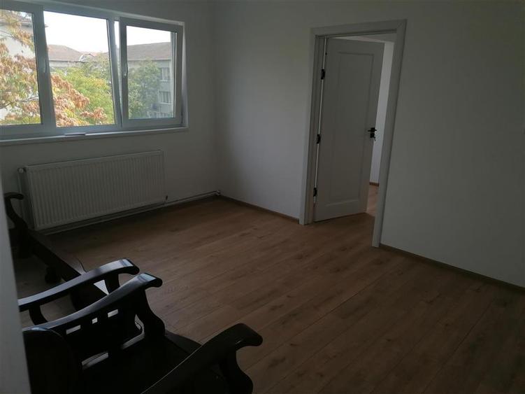 Apartament cu 2 camere semidecomandat în Girocului