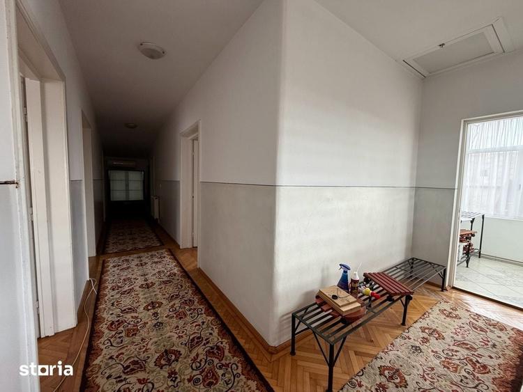 Casă cu 8 camere cu Teren 1300 Mp în Păulești