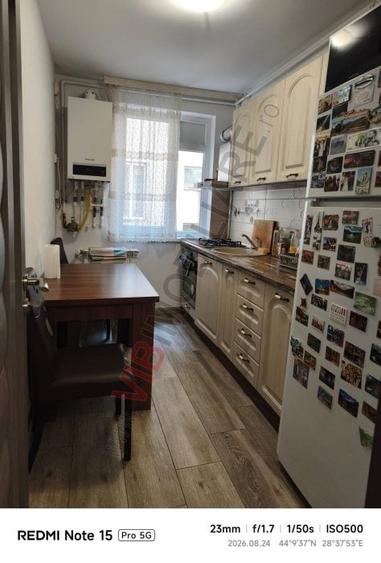 Apartament cu 3 camere semidecomandat, mobilat în Abator