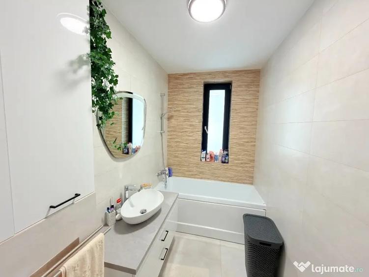 Casă cu 4 camere cu Teren 550 Mp în Central