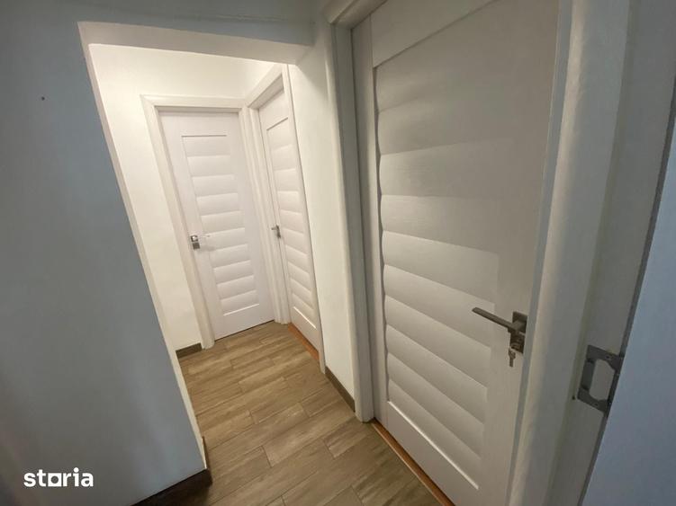 Apartament cu 3 camere în Micro 6