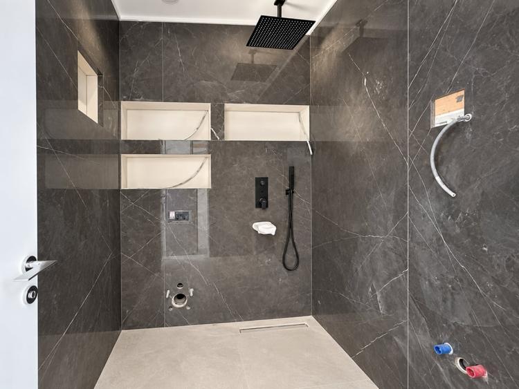 Casă individuală cu 5 camere cu Canalizare în Voluntari