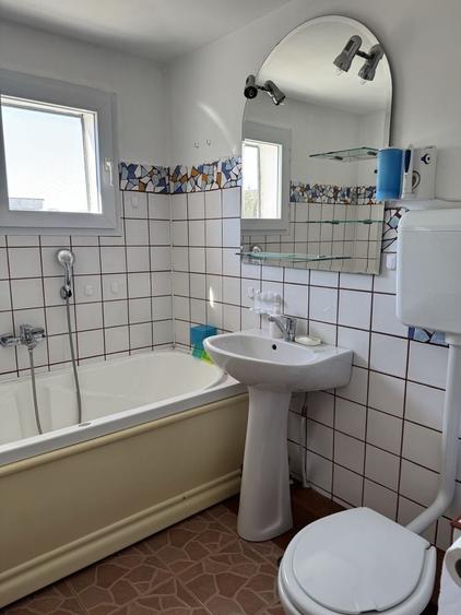 Apartament cu 3 camere semidecomandat în Decebal