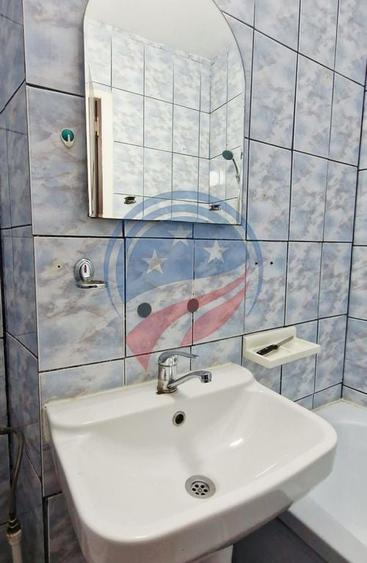 Apartament cu 3 camere semidecomandat în Central