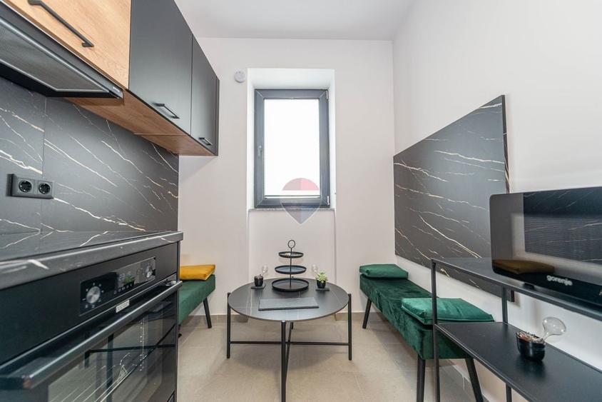 Apartament cu 2 camere semidecomandat, mobilat în Băneasa