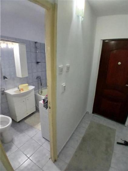 Garsonieră semidecomandată în Lipovei