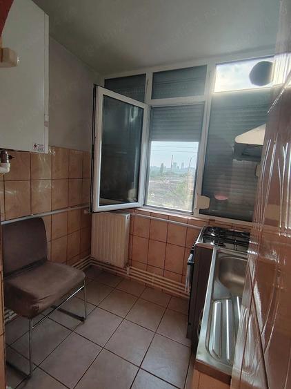 Apartament cu 3 camere decomandat în Micro 16