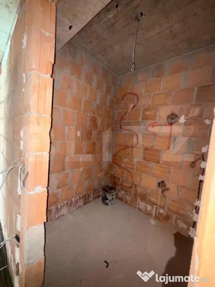 Apartament 3 camere, 2 bai, decomandat, etaj intermediar, zo - 4