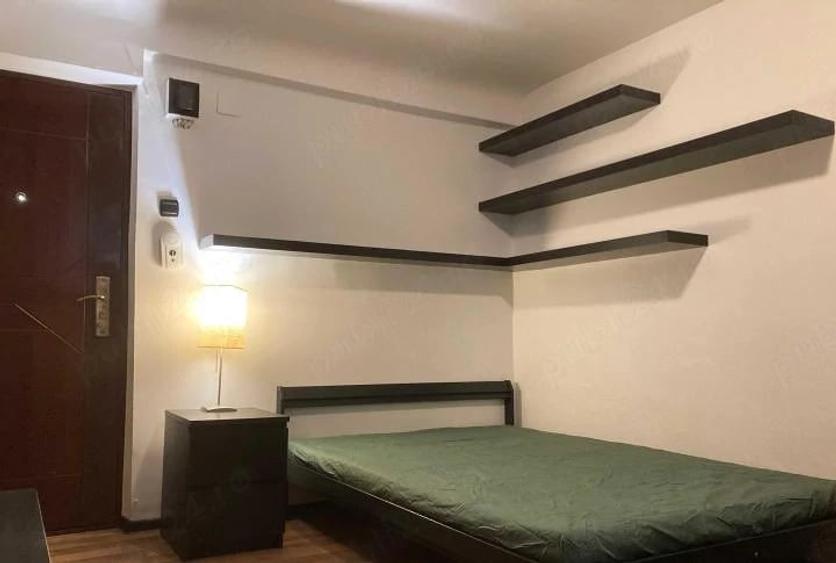 Garsonieră decomandată, mobilată în P-ța Universității