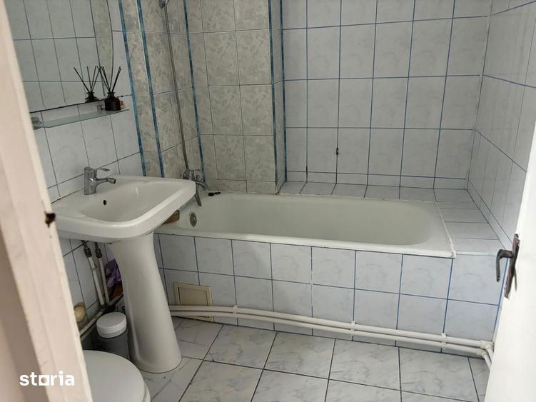 Apartament cu 3 camere decomandat, mobilat în Central