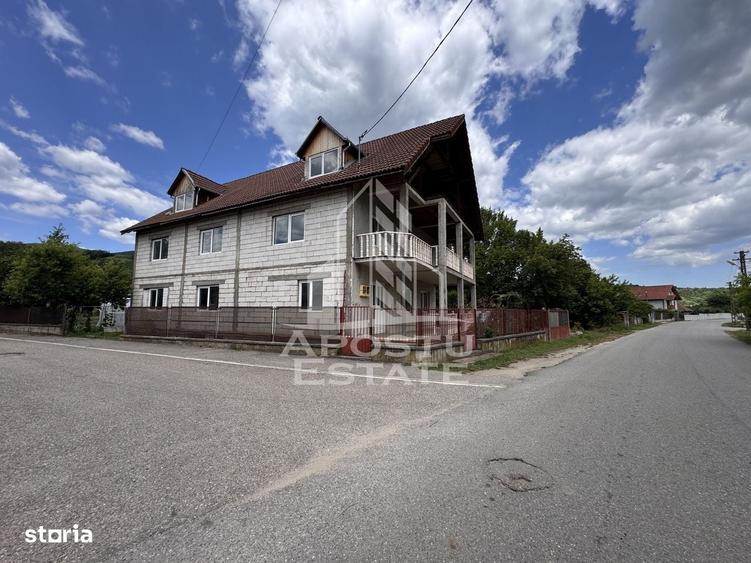 Casă cu 4 camere în Fărcădin