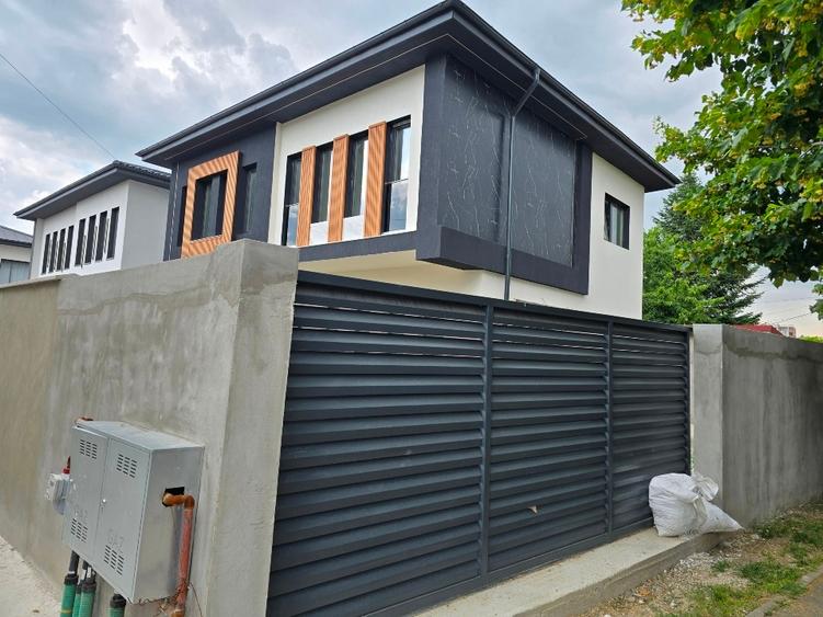 Casă individuală cu 4 camere cu Teren 260 Mp în Central