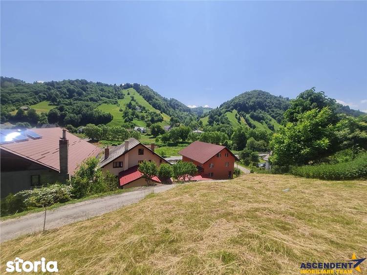 Teren de 2327 mp, în Moieciu
