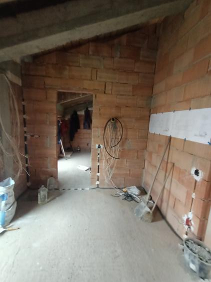 Duplex cu 4 camere cu Canalizare în Florești