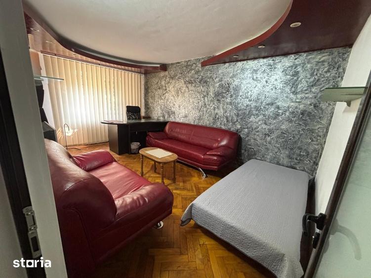 Apartament cu 3 camere decomandat în Central