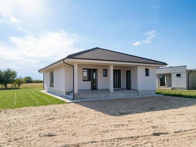 Casă cu 4 camere cu Teren 500 Mp în Sântandrei