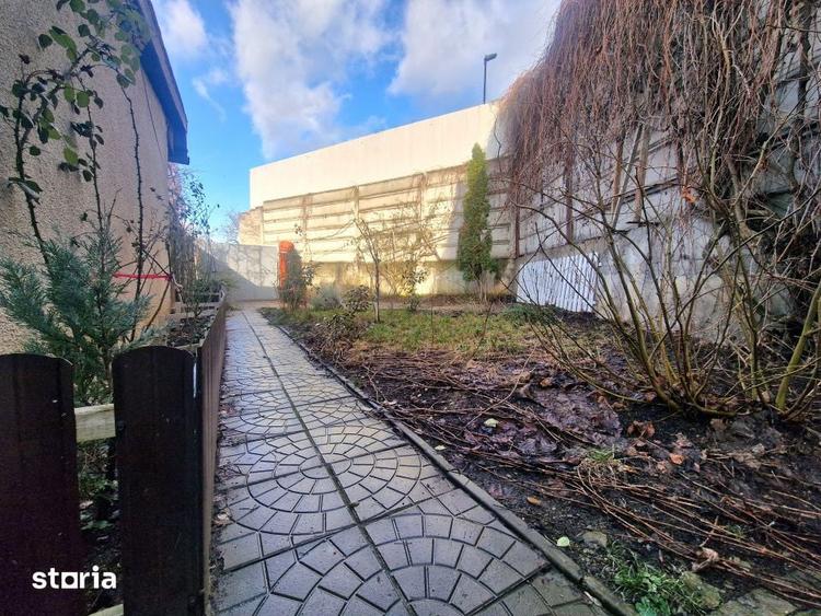 Casă cu 3 camere cu Canalizare în Plopilor