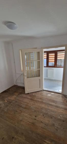Casă cu 4 camere cu Teren 215 Mp în Mihai Bravu