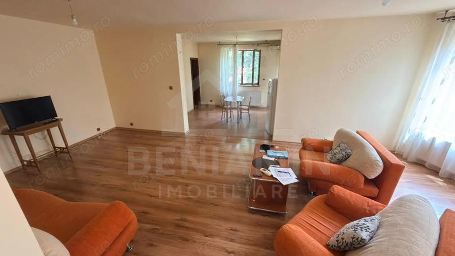 Casă cu Teren 464 Mp în Cârcea