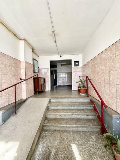 Apartament cu 3 camere decomandat, mobilat în Tei