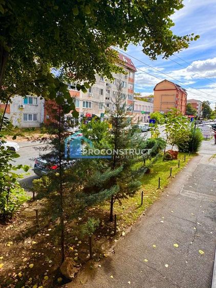 Spațiu comercial, de 80 mp, în Complex Studențesc