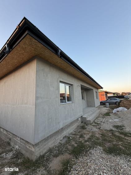 Casă cu 4 camere cu Teren 500 Mp în Joița