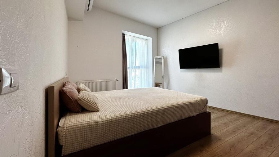 Apartament cu 4 camere decomandat, mobilat în P-ța Unirii