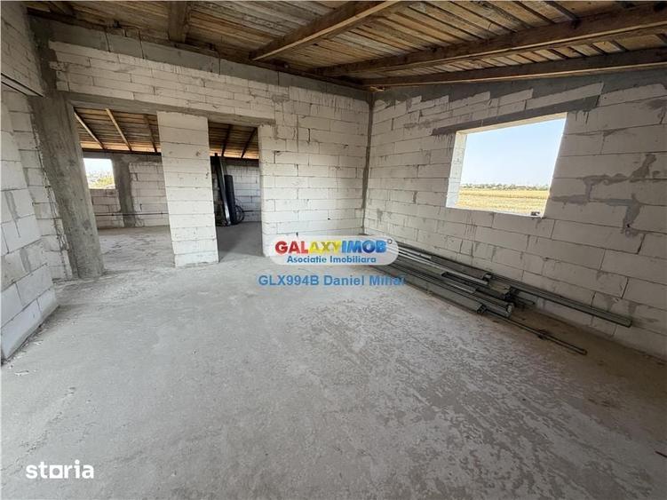 Casă cu 8 camere cu Teren 500 Mp în Clinceni