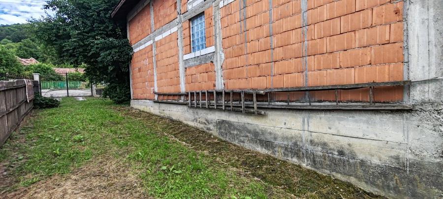 Casă individuală cu 4 camere cu Teren 2446 Mp în Manga