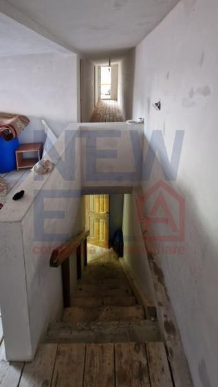 Casă individuală cu 5 camere cu Canalizare în Andronache