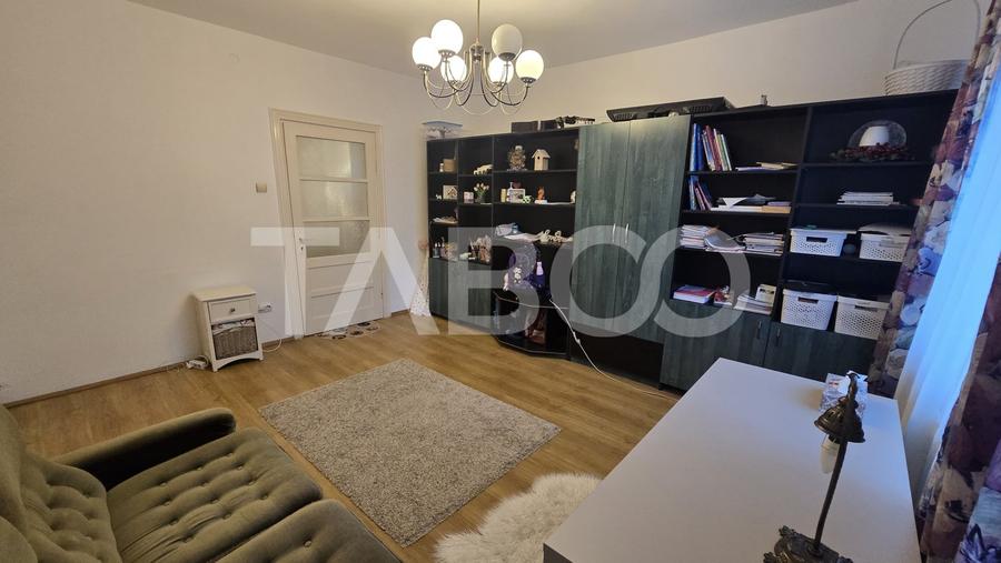 Apartament cu 3 camere decomandat, mobilat în Lazaret