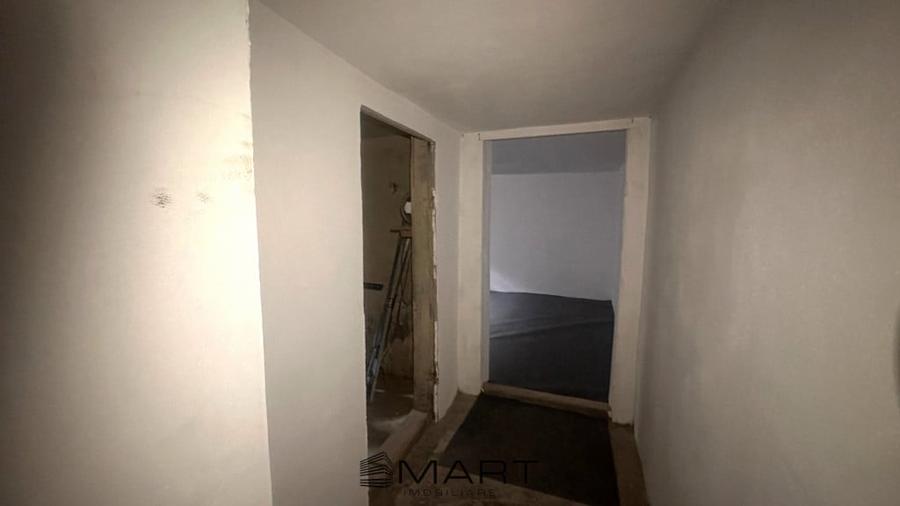 Apartament cu 3 camere semidecomandat în Piața Cluj