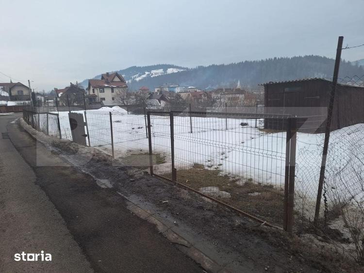 Teren de 3000 mp, în Central