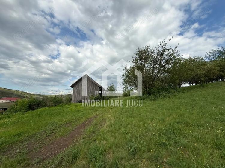 Teren de 2100 mp, în Căianu