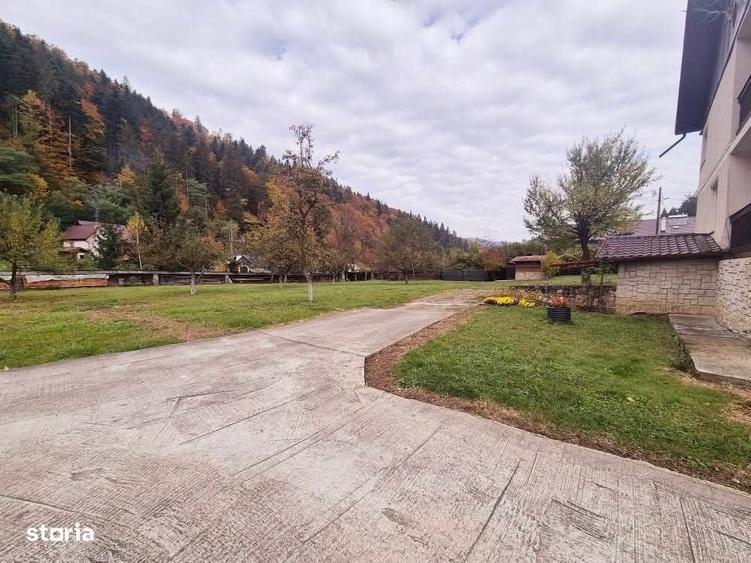 Casă cu 4 camere decomandat în Central