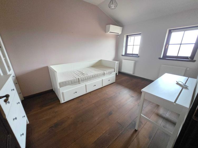 Apartament cu 3 camere decomandat în Ronaț