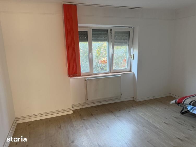 Casă cu 2 camere cu Teren 410 Mp în Botizului