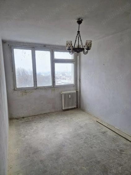 Apartament cu 3 camere semidecomandat în Eroii Revoluției