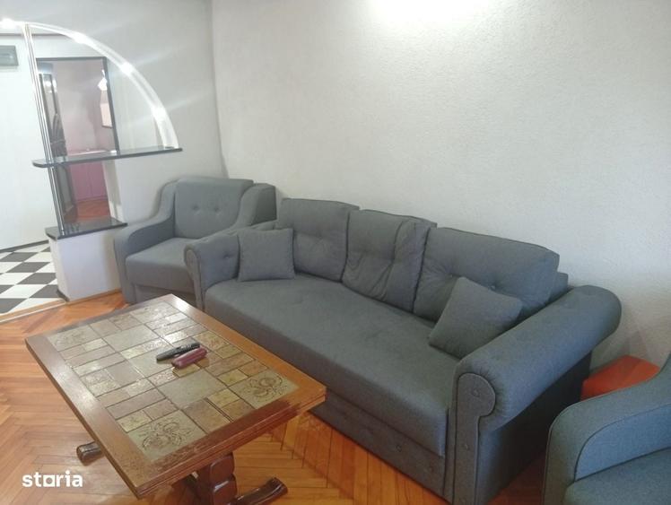 Apartament cu 3 camere semidecomandat în Grădiște