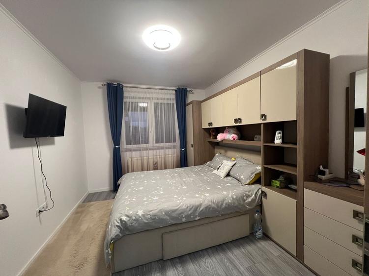 Apartament cu 3 camere decomandat, mobilat în Exterior Nord
