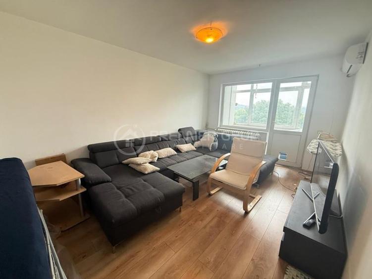 Apartament cu 3 camere decomandat în Tătărași