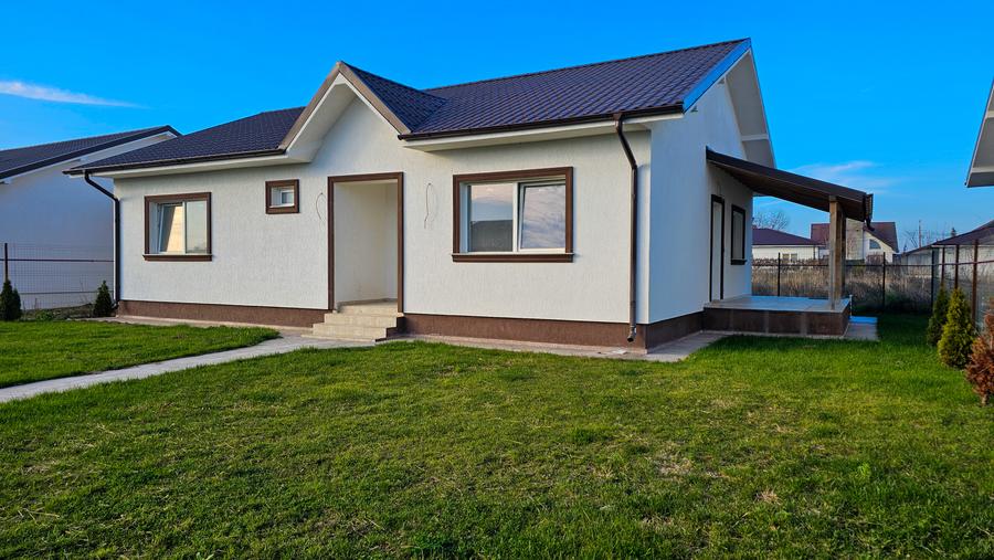 Casă individuală cu 4 camere cu Teren 452 Mp în Săbăreni