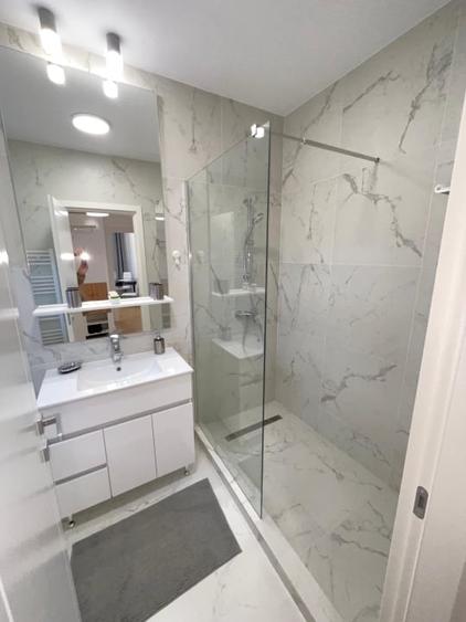Apartament cu 2 camere decomandat, mobilat în Central