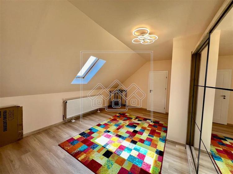Apartament cu 4 camere decomandat în Vasile Aaron